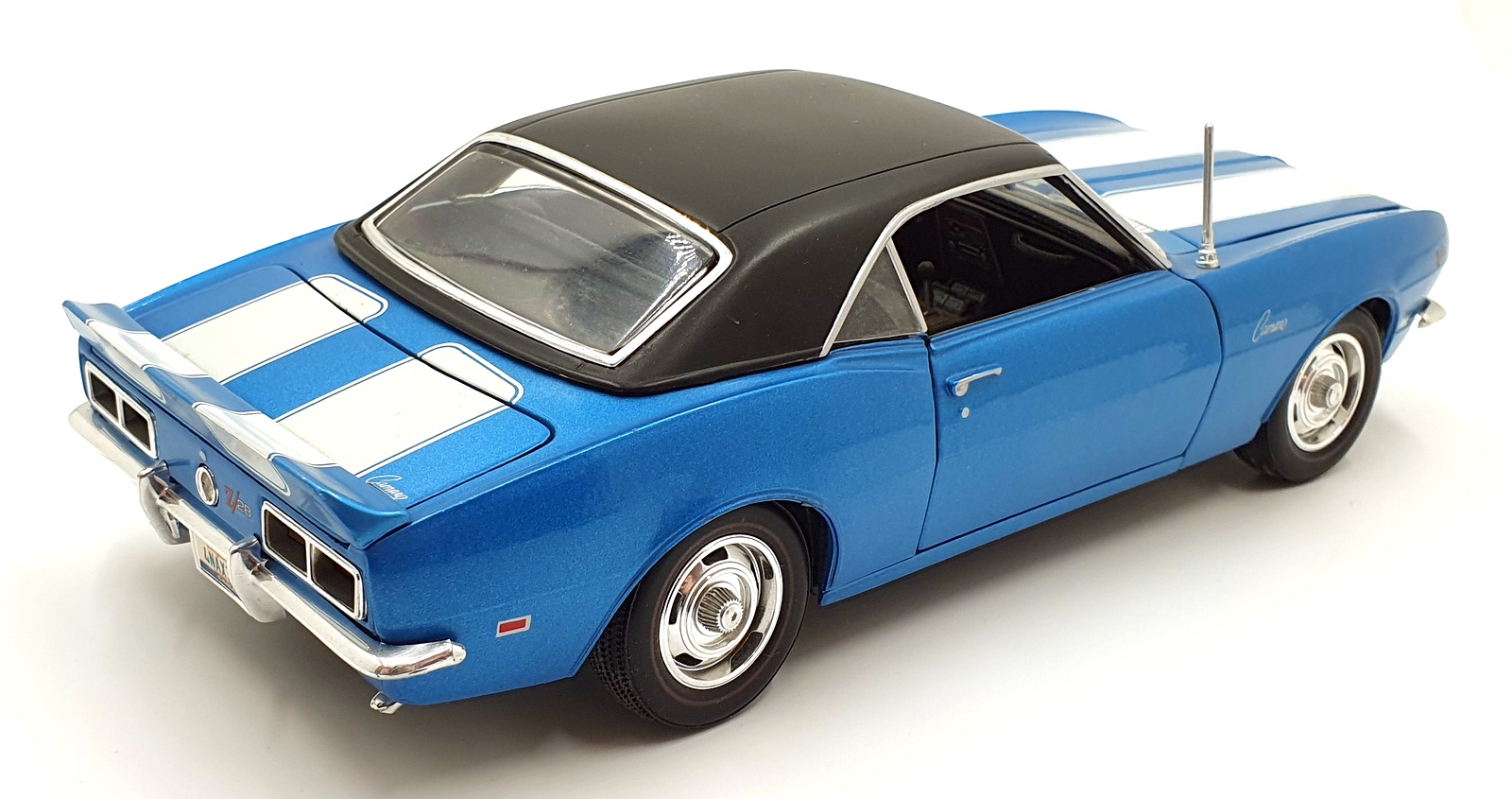 Maisto 1/18 Scale Diecast 14126C - 1968 Chevrolet Camaro Z/28