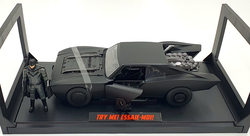Jada 1/18 Scale 32504 - The Batman And Batmobile With Lights Jada 1/18 Scale 32504 - The Batman And Batmobile With Lights