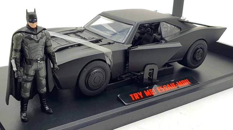 Jada 1/18 Scale 32504 - The Batman And Batmobile With Lights Jada 1/18 Scale 32504 - The Batman And Batmobile With Lights
