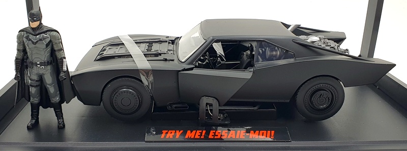 Jada 1/18 Scale 32504 - The Batman And Batmobile With Lights Jada 1/18 Scale 32504 - The Batman And Batmobile With Lights