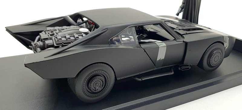 Jada 1/18 Scale 32504 - The Batman And Batmobile With Lights Jada 1/18 Scale 32504 - The Batman And Batmobile With Lights