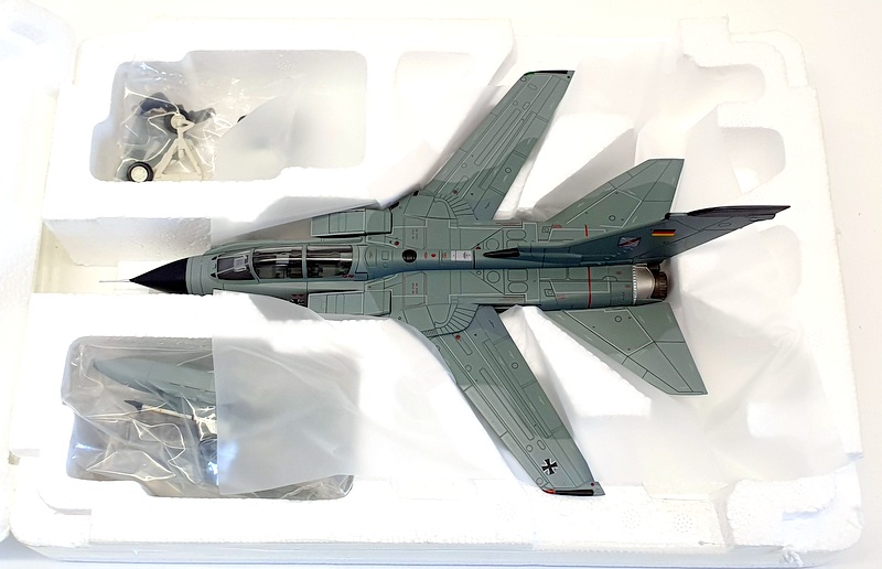 ホビーマスター　1/72 Tornado IDS  HA6703 1/72 Tornado (HA6703 ) From Hobby Master - YouTube