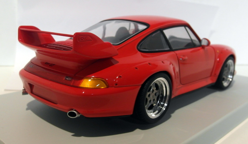 UT Models 1/18 Scale Diecast 27833 - Porsche 911 GT2 993 - Red