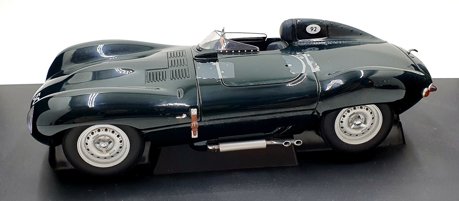 Jaguar Type E léger 2015 Vert foncé opalescent 1/18 Jaguar Type E léger 2015 Vert foncé opalescent 1/18