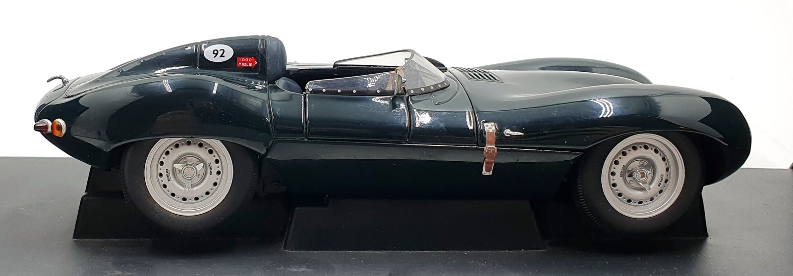 Autoart 1/18 Scale 73561 - Jaguar D Type Short Nose - Green