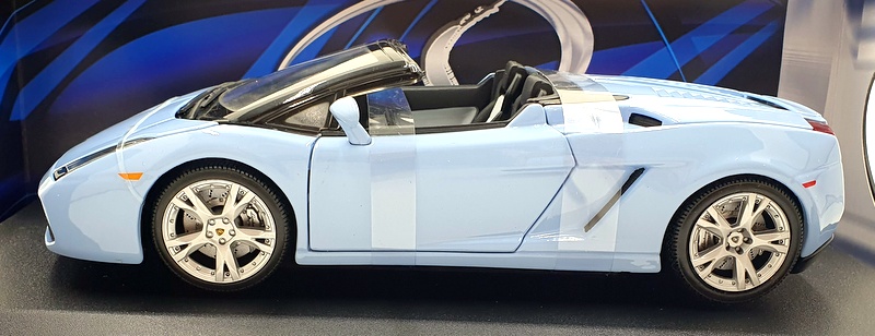 ミニカー Maisto Gallardo Spyder Special Edition Lamborghini Gallardo Spyder Silver 1/18 Diecast Model Car by