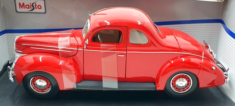 Maisto 1/18 Scale Diecast 31180 - 1939 Ford Deluxe - Red