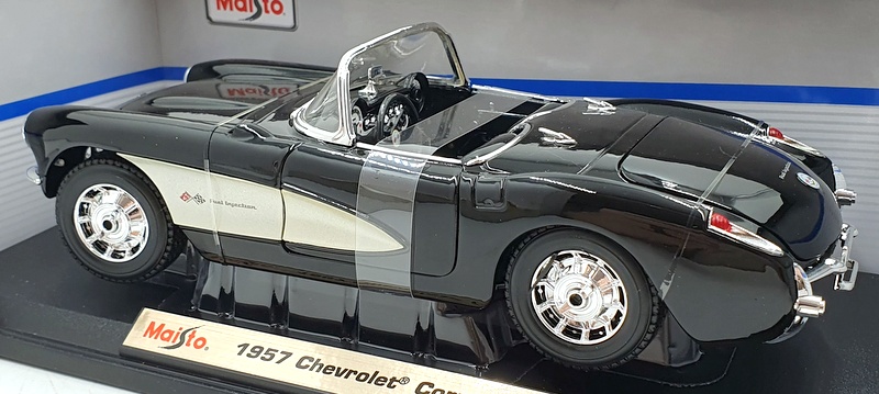 Maisto 1/18 Scale Diecast 31139 - 1957 Chevrolet Corvette - Black/Silver