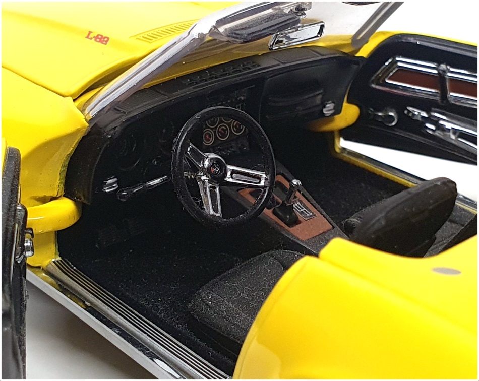 Franklin Mint 1/24 Scale B11WN72 - 1975 Chevrolet Corvette