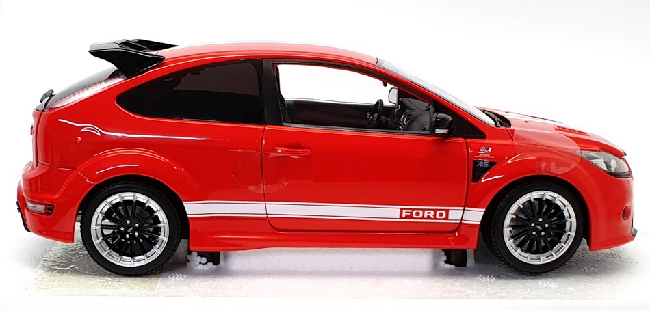 Minichamps 1/18 Scale 100 080067 - Ford Focus RS 2010 LM Classic Edition Minichamps 1/18 Scale 100 080067 - Ford Focus RS 2010 LM Classic Edition