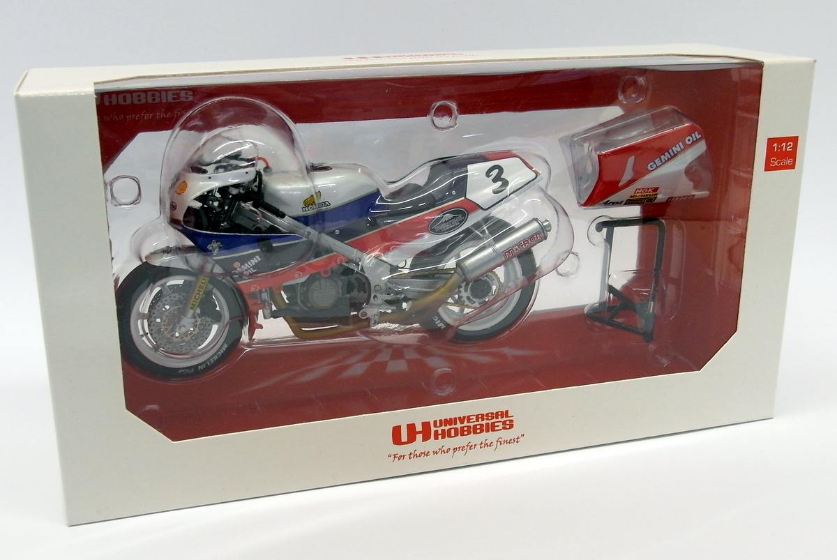 Universal Hobbies 1/12 - UH4821 Honda RC30 Joey Dunlop Isle of Man TT F1 Winner
