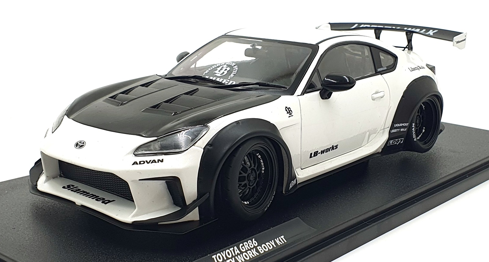 Solido 1/18 Scale Diecast S1813602 - 2024 Toyota GR86 w/LBW Kit