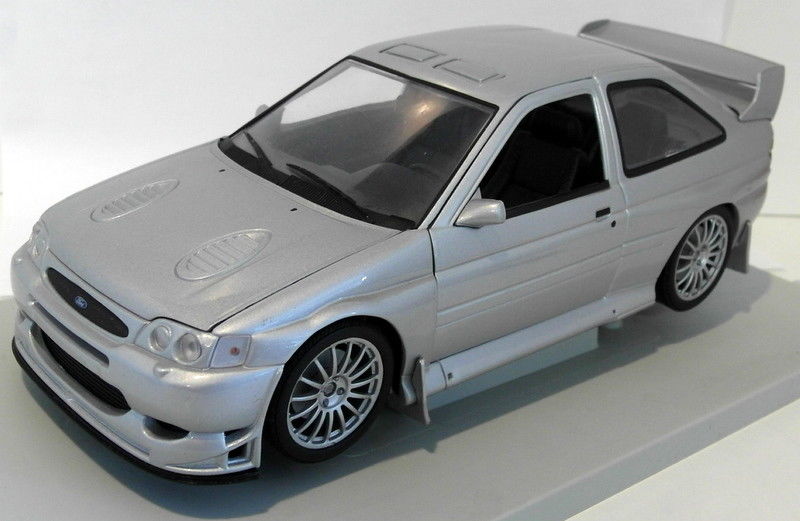 UT MODELS 1/18 - 22706 FORD ESCORT COSWORTH WRC STREET SILVER CAR - SILVER