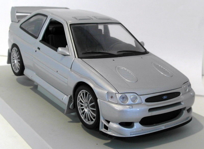 UT MODELS 1/18 - 22706 FORD ESCORT COSWORTH WRC STREET SILVER CAR - SILVER