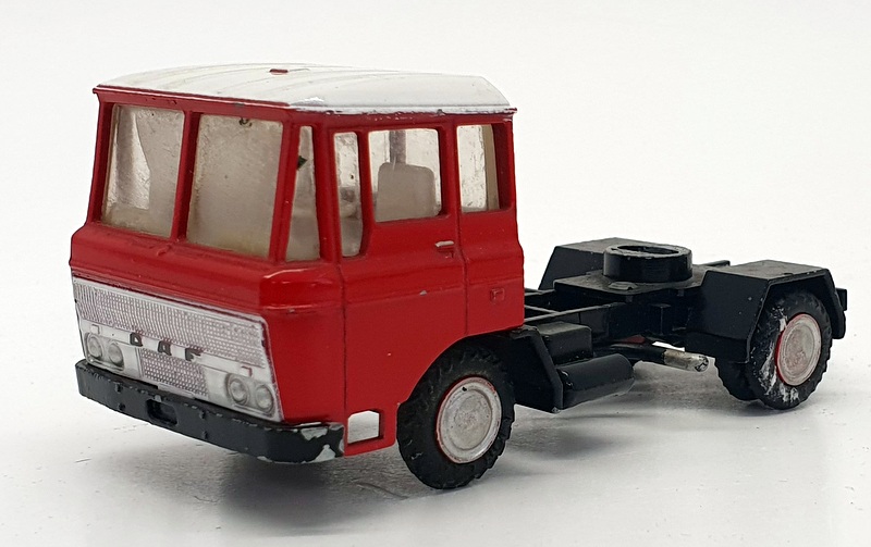 Lion Car No.36 - 1/50 Scale Mat074 - DAF Truck & EuroTrailer - Silver