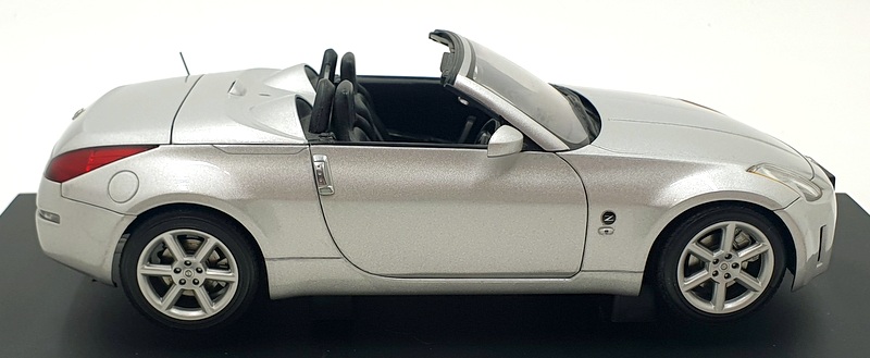 Autoart 1/18 Scale 77376 - Nissan Fairlady Z Roadster RHD