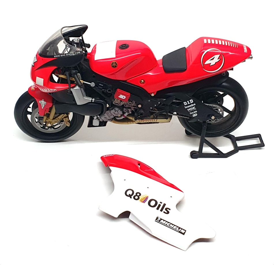 Minichamps 1/12 Scale 122 006304 - Yamaha YZR 500 Max Biaggi