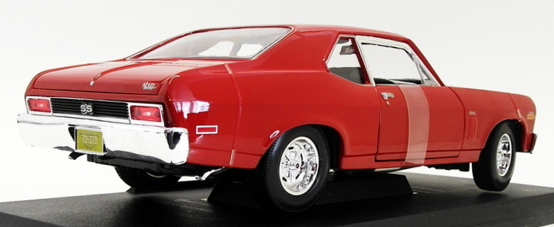 Maisto 1/18 Scale Model Car 46629 - 1970 Chevrolet Nova SS Coupe - Red