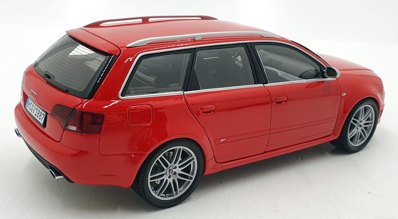 Minichamps 1/18 Scale Diecast 100 014610 - Audi RS 4 Avant 2006 - Red