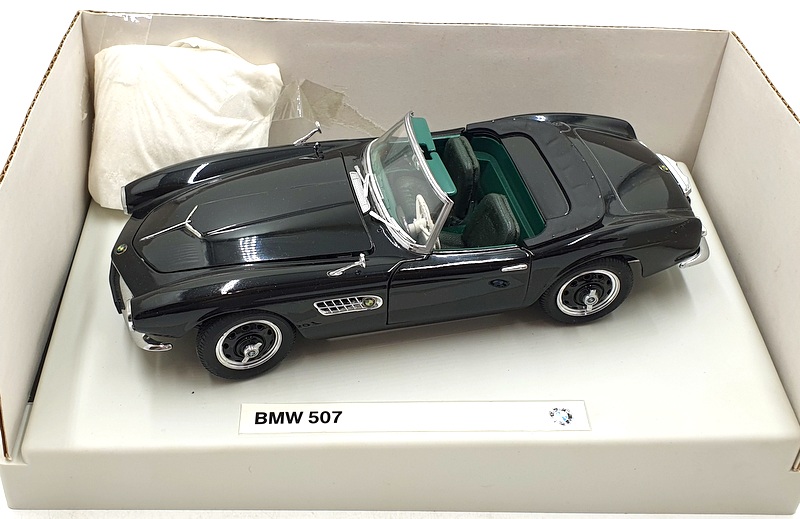 注目 BMW - 049 420 9 43 80 Diecast Scale 1/18 Revell 507 Black - ミニカー