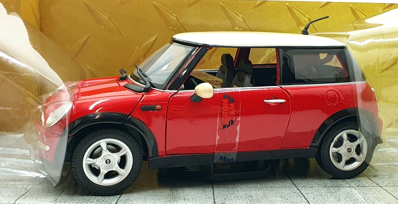 Motormax 1/18 Scale - 73100 - MINI Cooper 2001 - Red/white