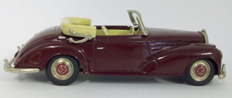 Western 1/43 Scale White metal M43001023 Mercedes 300S Cabrio dark red