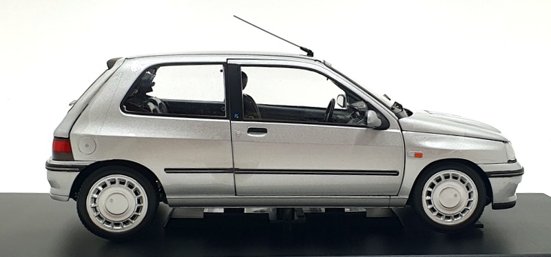 Miniatura Renault Clio 16S 1992 Gris Iceberg - Diseñado a escala 1:18