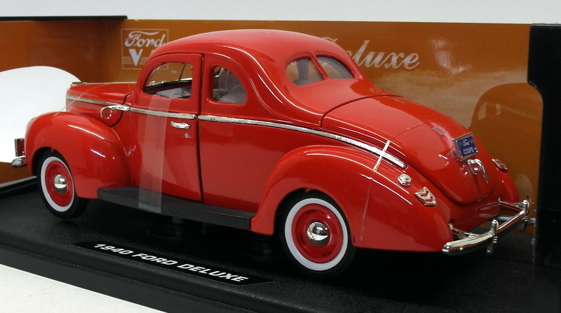 Motor Max 1/18 Scale Diecast 73100TC - 1940 Ford Deluxe - Red