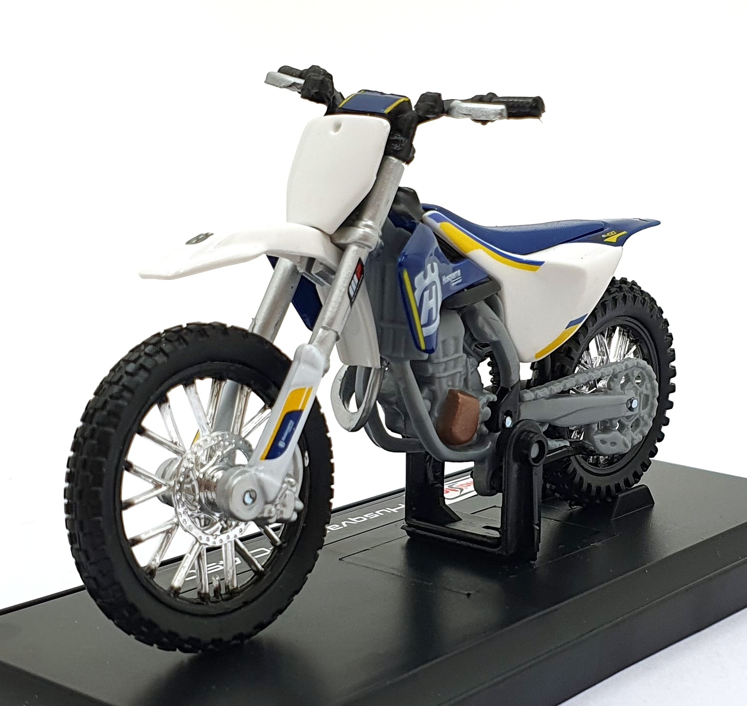Maisto 1/18 Scale 39300 - Husqvarna Motorbike - White/Blue Maisto 1/18 Scale 39300 - Husqvarna Motorbike - White/Blue