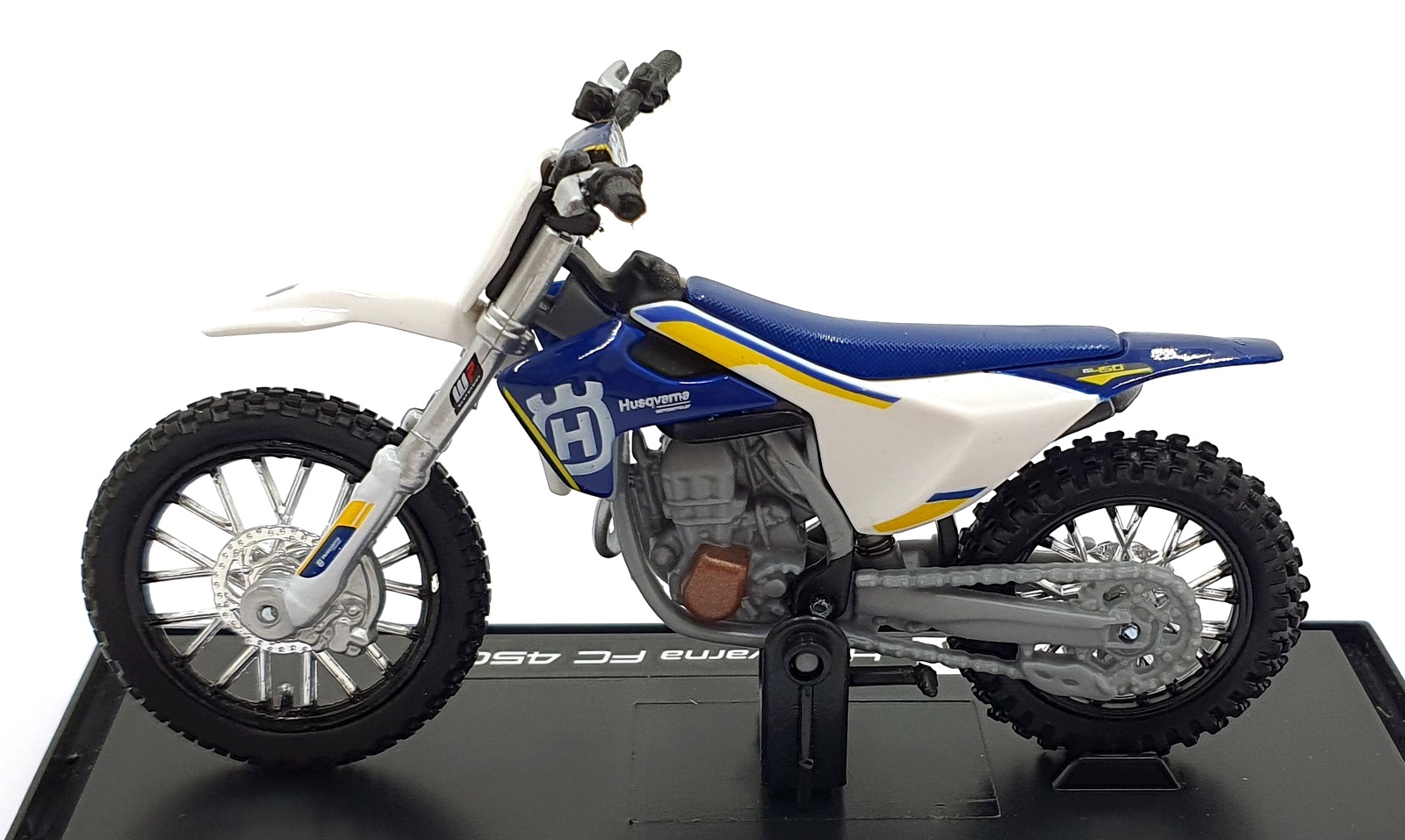 Maisto 1/18 Scale 39300 - Husqvarna Motorbike - White/Blue Maisto 1/18 Scale 39300 - Husqvarna Motorbike - White/Blue