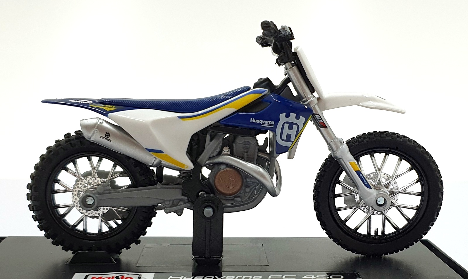 Maisto 1/18 Scale 39300 - Husqvarna Motorbike - White/Blue Maisto 1/18 Scale 39300 - Husqvarna Motorbike - White/Blue