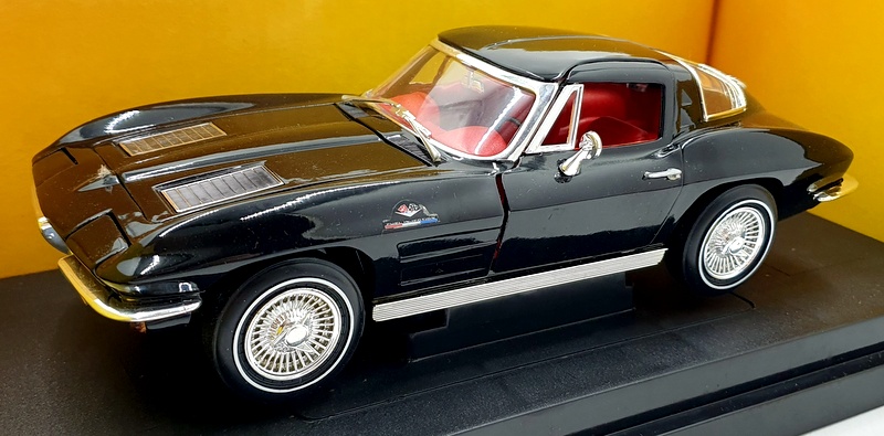 ERTL 1/18 Scale Diecast 36833 - 1963 Chevrolet Corvette Sting Ray - Black