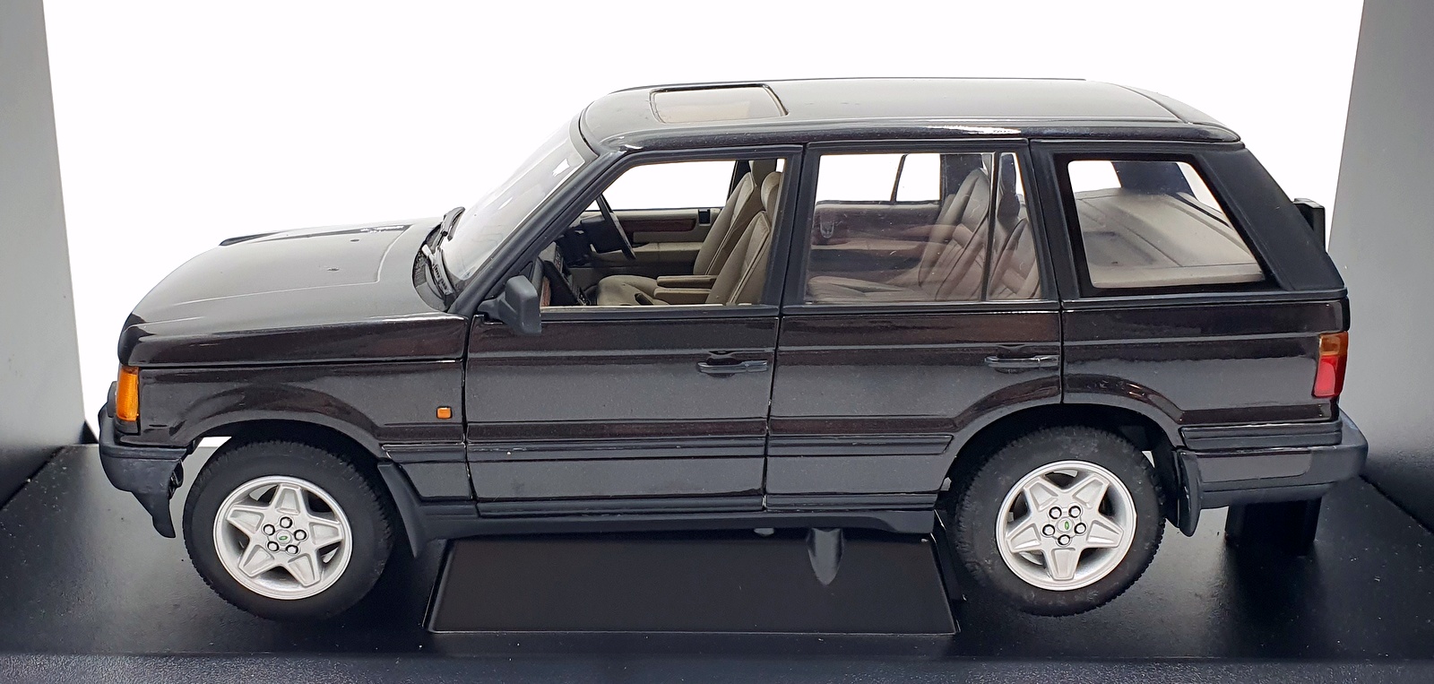 Autoart 1/18 Scale Diecast 70017 - Range Rover 4.6 HSE RH Drive Metallic Black
