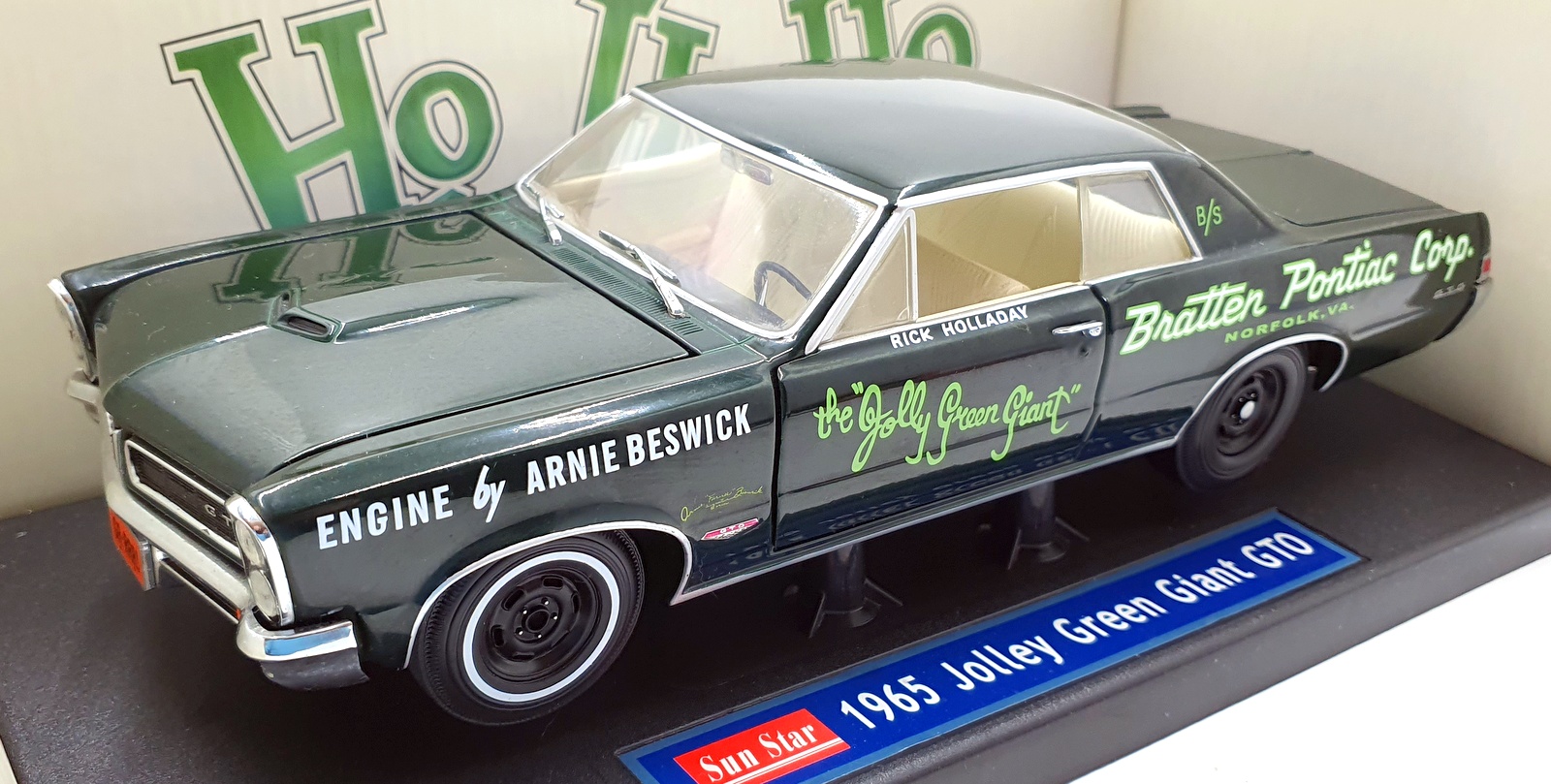 Sun Star 1/18 Scale 1810 - 1965 Pontiac GTO Rick Halliday's Jolly