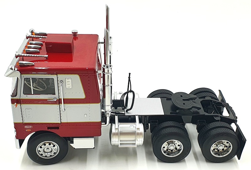 KK Scale Road Kings 1/18 Scale RK180151 - Peterbilt 352 Pacemaker Red/Silver