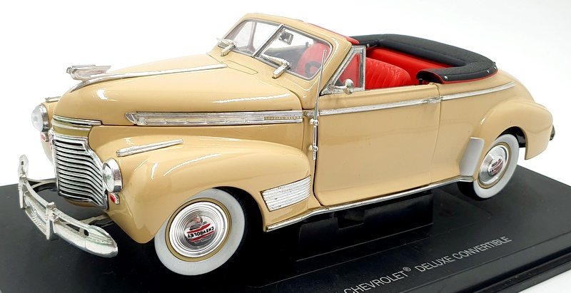 Preços baixos em Universal Hobbies Chevrolet 1:18 Veículos de brinquedo e de metal fundido | eBay
