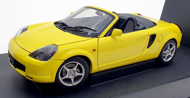 Autoart 1/18 Scale Diecast 78717 - Toyota MR2 Spyder 2000 RHD - Yellow