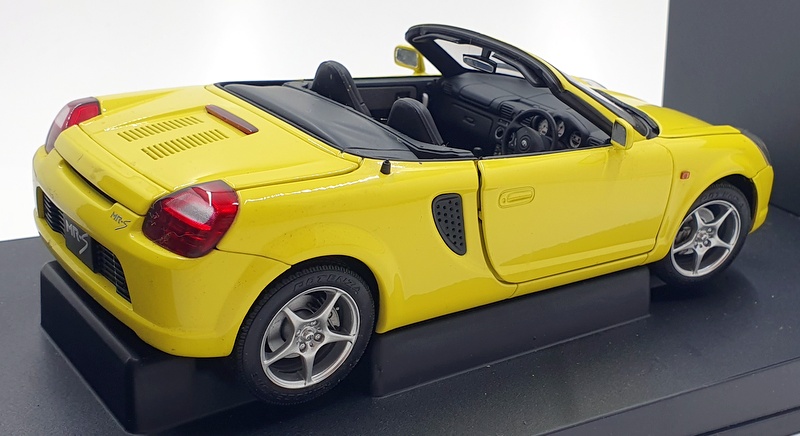 Autoart 1/18 Scale Diecast 78717 - Toyota MR2 Spyder 2000 RHD - Yellow