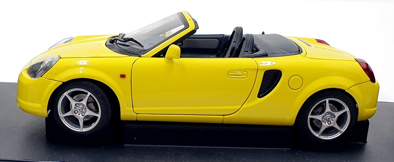 Autoart 1/18 Scale Diecast 78717 - Toyota MR2 Spyder 2000 RHD - Yellow