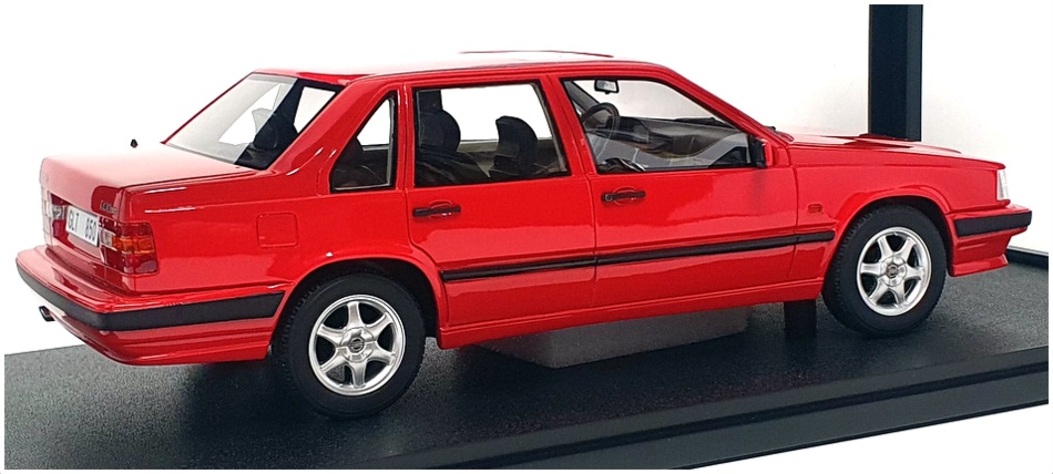 Cult 1/18 Scale CML171-1 - 1991-94 Volvo 850 GLT - Signal