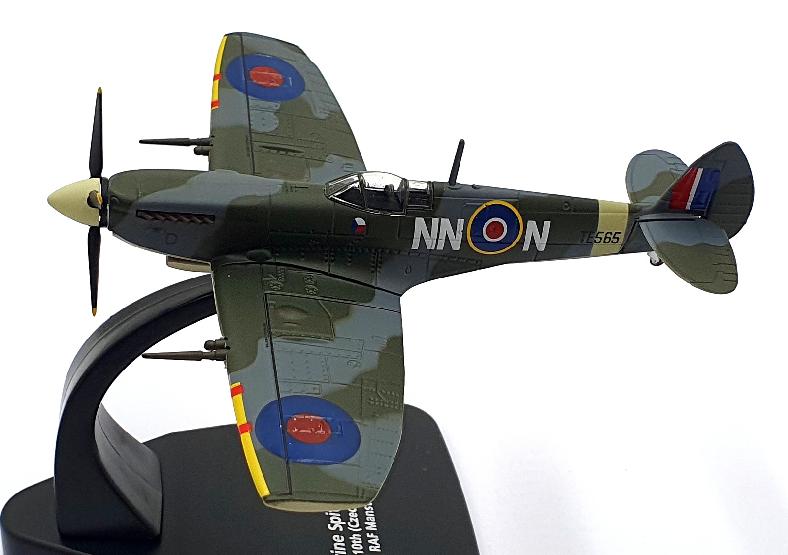 Oxford Diecast 1/72 Scale AC123 1945 Spitfire IXE RAF #310 (Czech) Sqn. Man