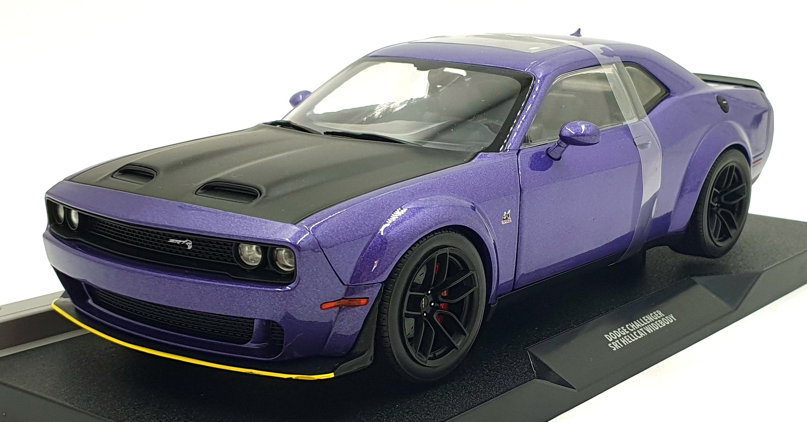Solido 1/18 Scale S1805714 2023 Dodge Challenger SRT Hellcat Wideboy Plum Crazy Solido 1/18 Scale S1805714 2023 Dodge Challenger SRT Hellcat Wideboy Plum Crazy