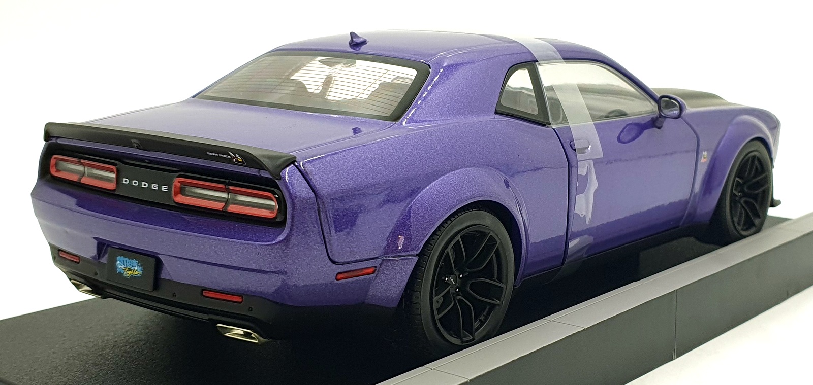 Solido 1/18 Scale S1805714 2023 Dodge Challenger SRT Hellcat Wideboy Plum Crazy Solido 1/18 Scale S1805714 2023 Dodge Challenger SRT Hellcat Wideboy Plum Crazy