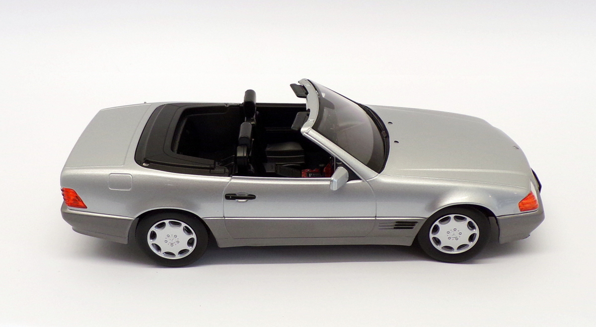 KK Scale 1/18 Scale KKDC180372 -  1993 Mercedes Benz SL Class 500SL + Hard Top