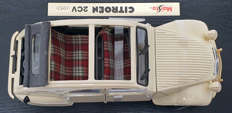 Maisto 1/18 Scale Model Car 31835 - 1952 Citroen 2CV - Cream