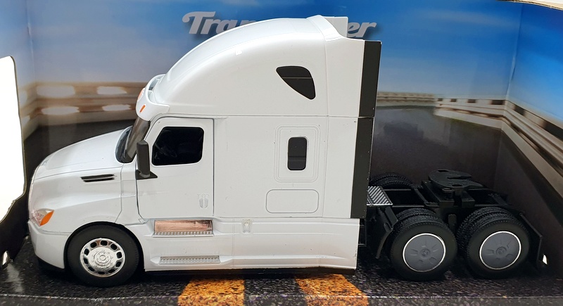 Welly 1/32 Scale Diecast 32695W - Freightliner Cascadia - White