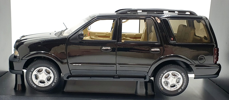 Autoart 1/18 Scale Diecast 72762 - Lincoln Navigator - Black