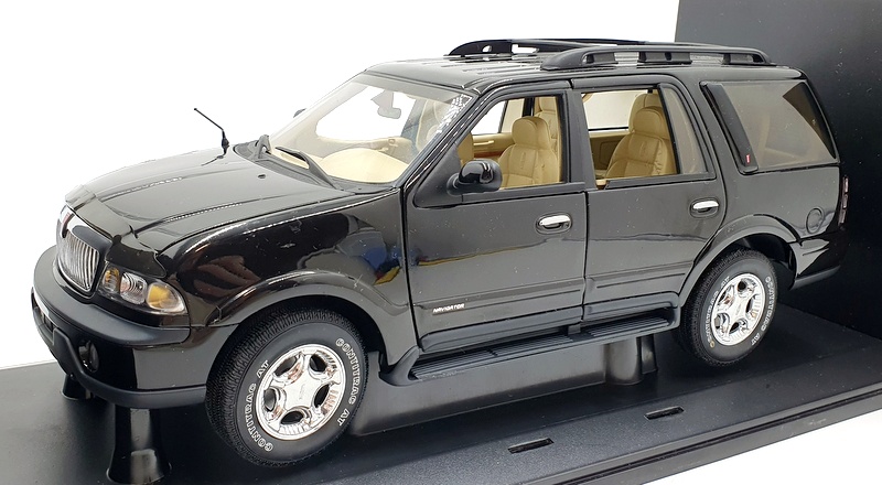 Autoart 1/18 Scale Diecast 72762 - Lincoln Navigator - Black