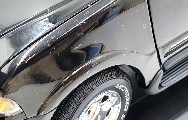 Autoart 1/18 Scale Diecast 72762 - Lincoln Navigator - Black