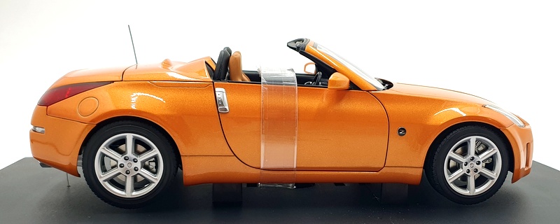 Autoart 1/18 Scale Diecast 77372 - Nissan 350 Z Roadster (LHD